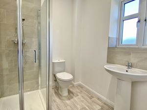 Master En-suite- click for photo gallery